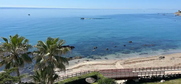 Sale of middle floor apartment in Riviera del Sol 0