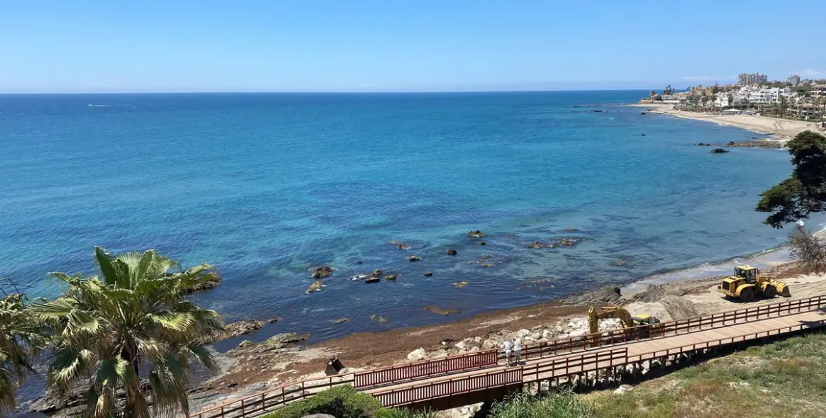 Sale of middle floor apartment in Riviera del Sol 4