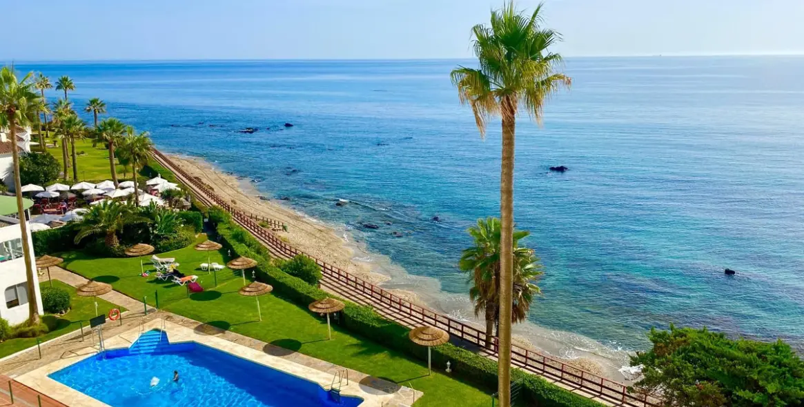 Sale of middle floor apartment in Riviera del Sol 5