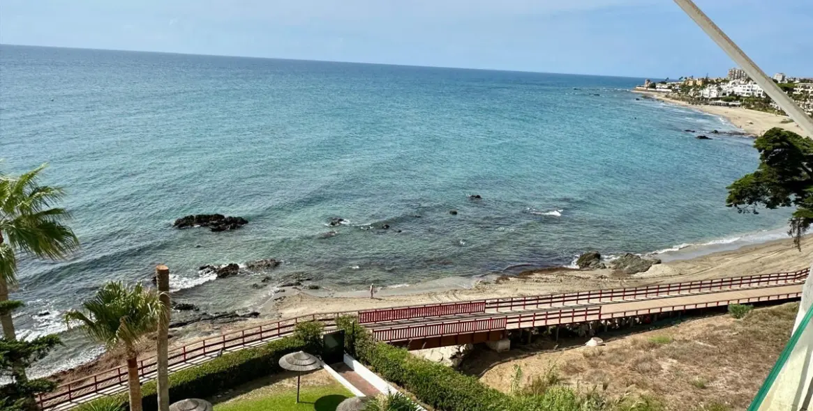 Sale of middle floor apartment in Riviera del Sol 11