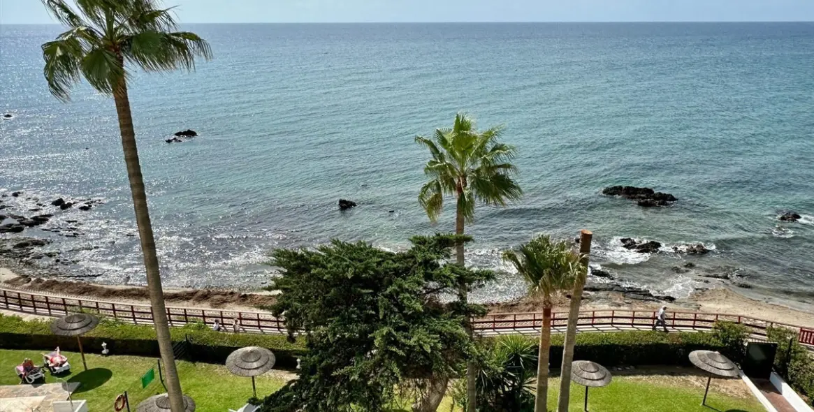 Sale of middle floor apartment in Riviera del Sol 12