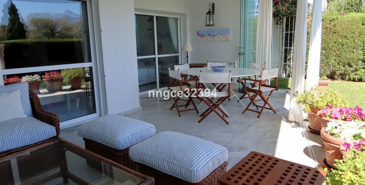 Sale of ground floor apartment in San Pedro de Alcántara 7