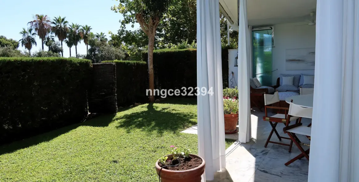 Sale of ground floor apartment in San Pedro de Alcántara 8