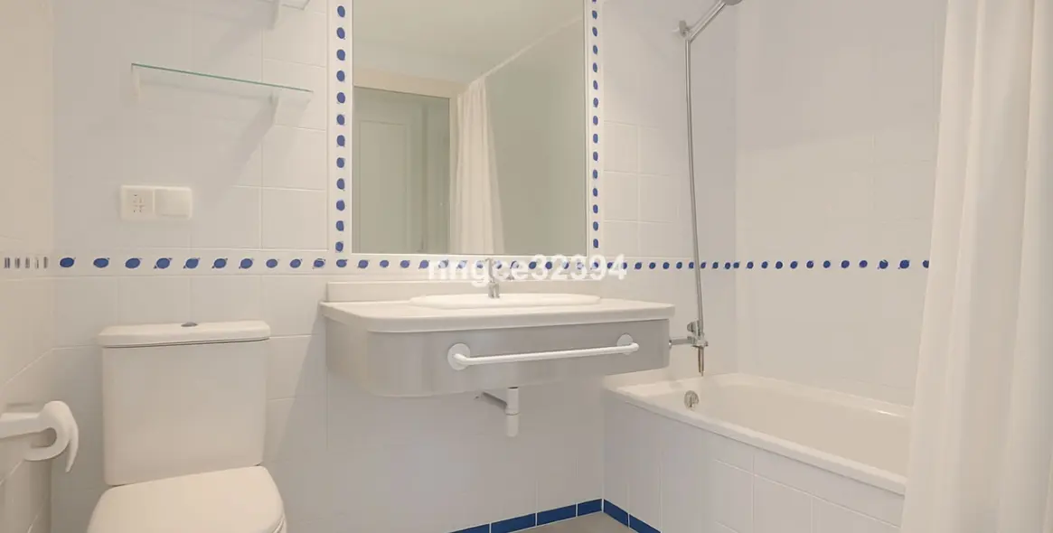 Sale of ground floor apartment in San Pedro de Alcántara 19