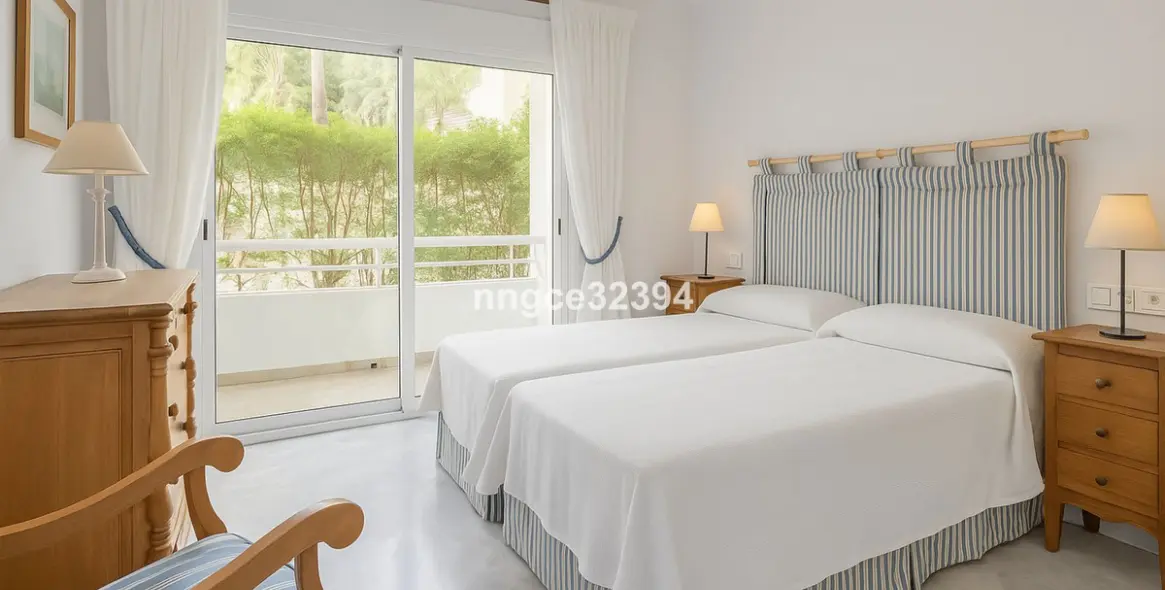 Sale of ground floor apartment in San Pedro de Alcántara 20