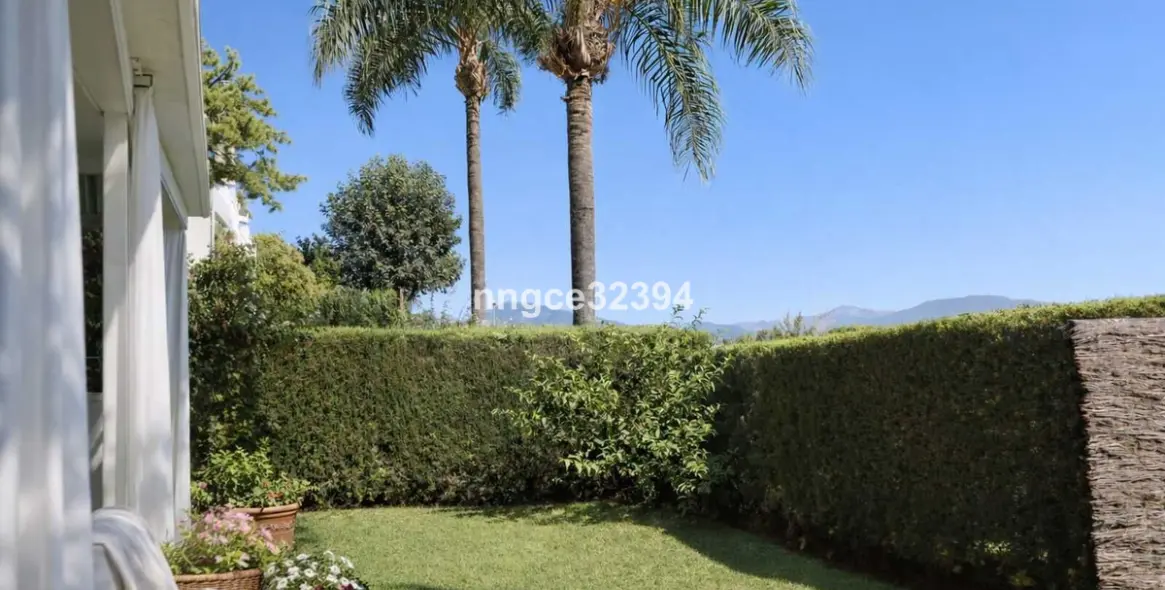 Sale of ground floor apartment in San Pedro de Alcántara 10