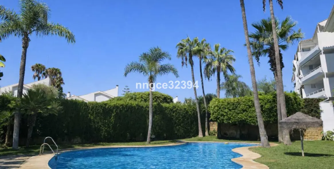 Sale of ground floor apartment in San Pedro de Alcántara 11