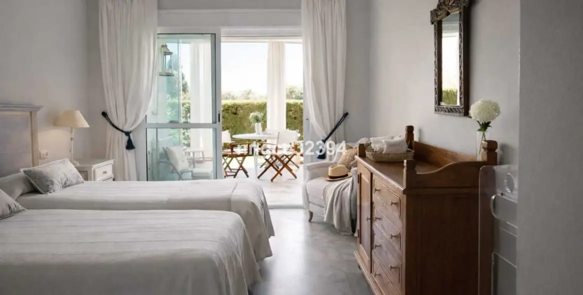 Sale of ground floor apartment in San Pedro de Alcántara 16