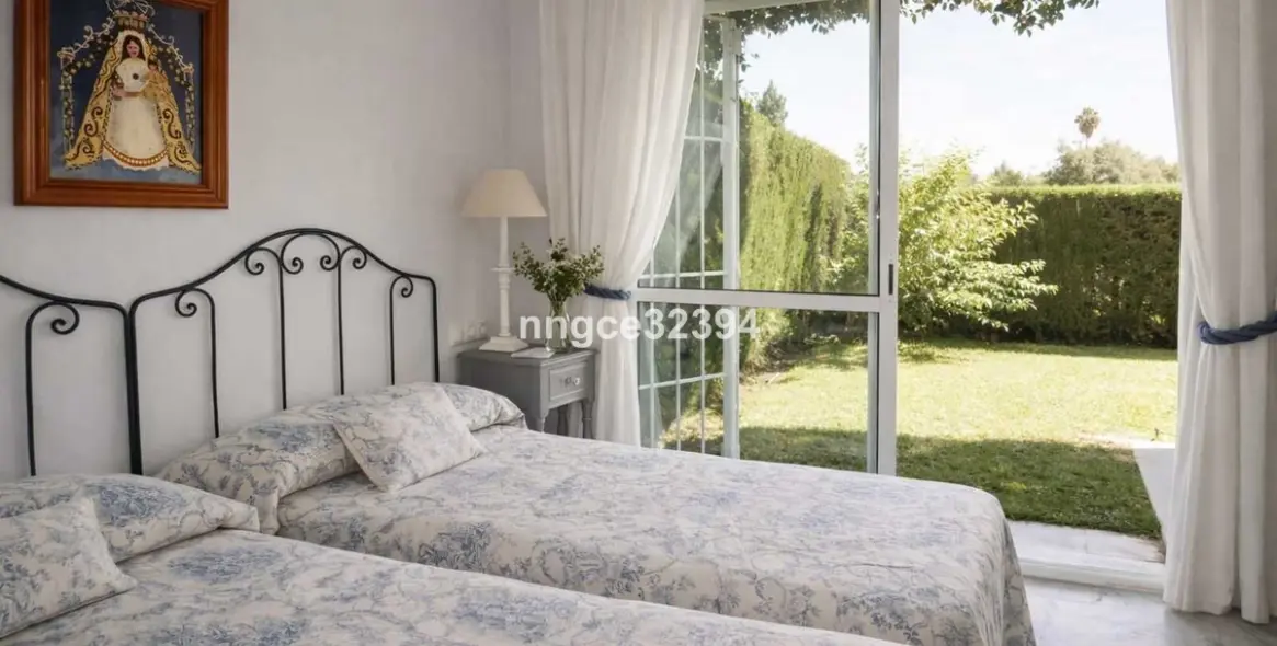 Sale of ground floor apartment in San Pedro de Alcántara 19