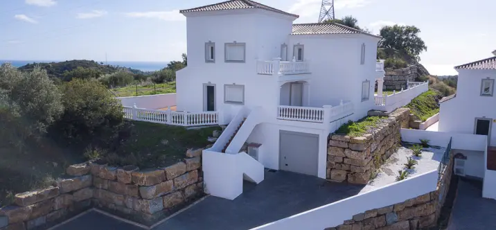 Sale of detached villa in Estepona 0