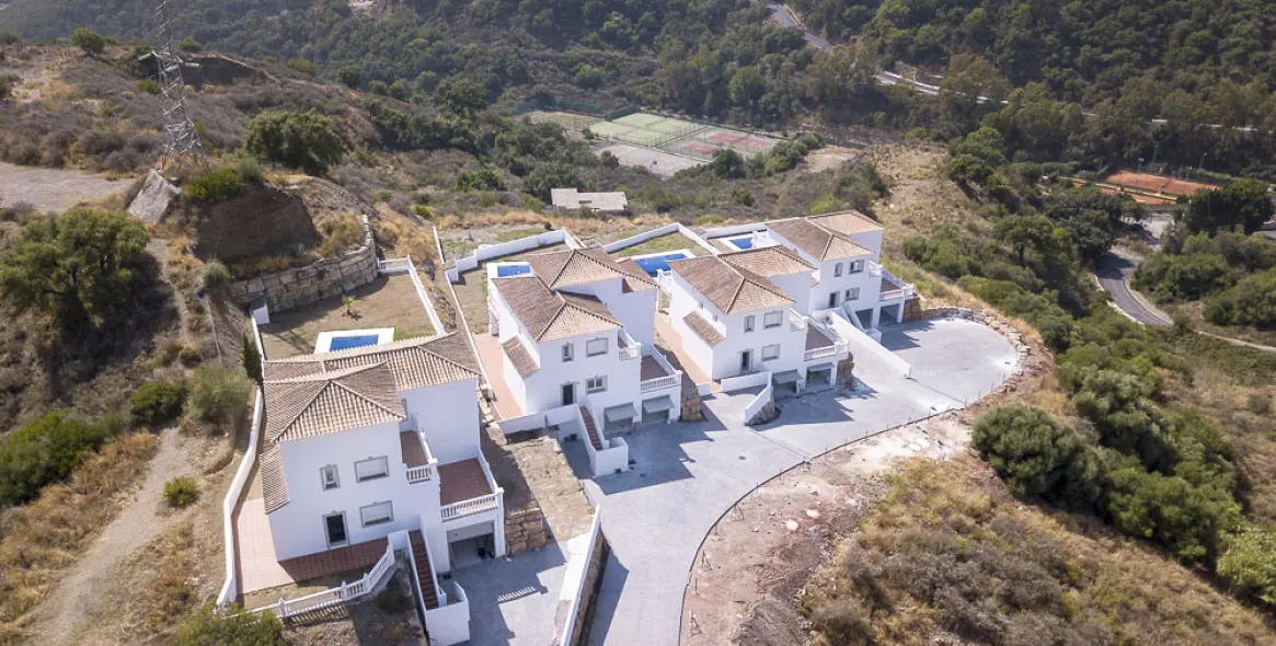 Sale of detached villa in Estepona 2