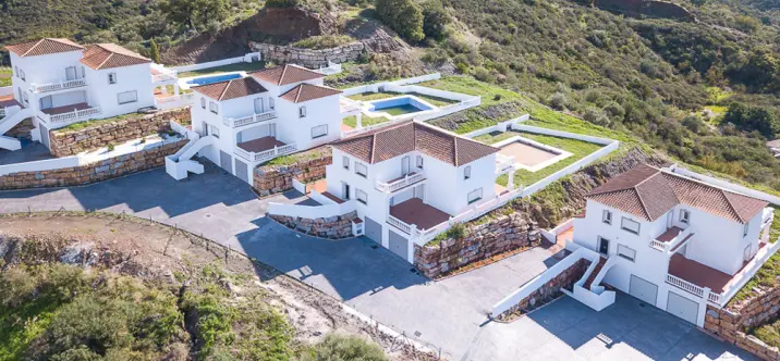 Sale of detached villa in Estepona 2