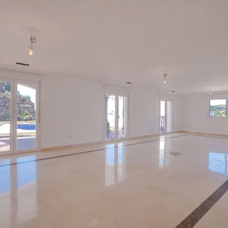 Venta de villa independiente en Estepona