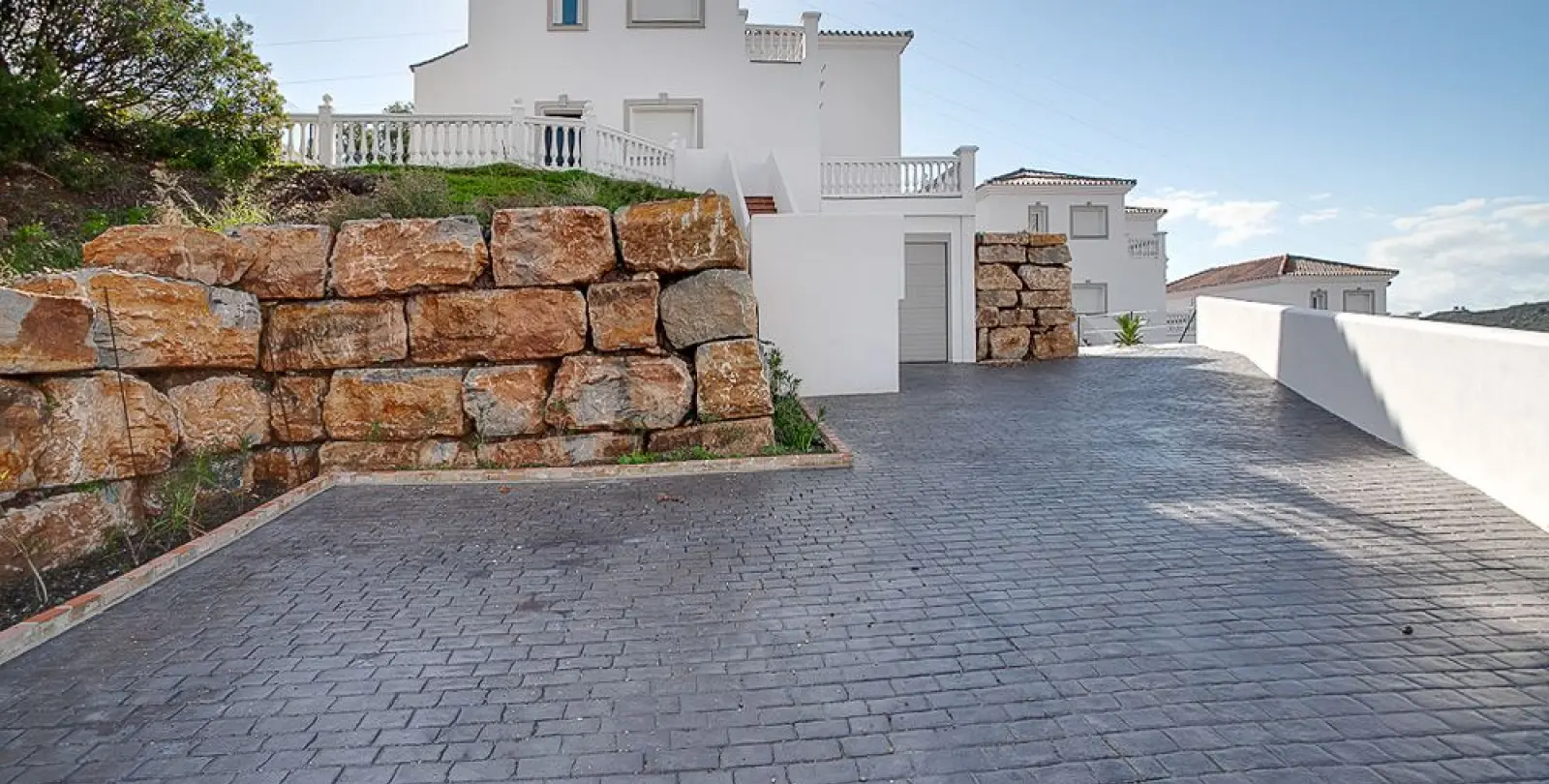 Продажа  отдельно стоящей виллы в Estepona 11