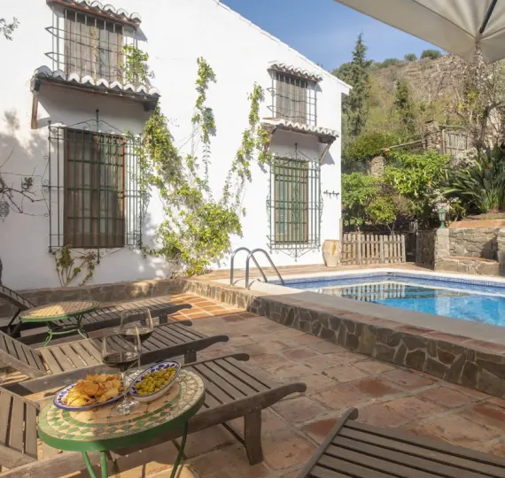 Detached villa R4159363