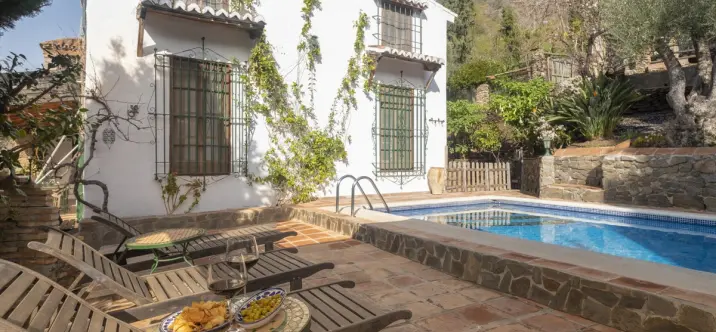 Detached villa R4159363 0