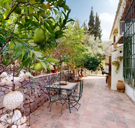 Detached villa R4159363