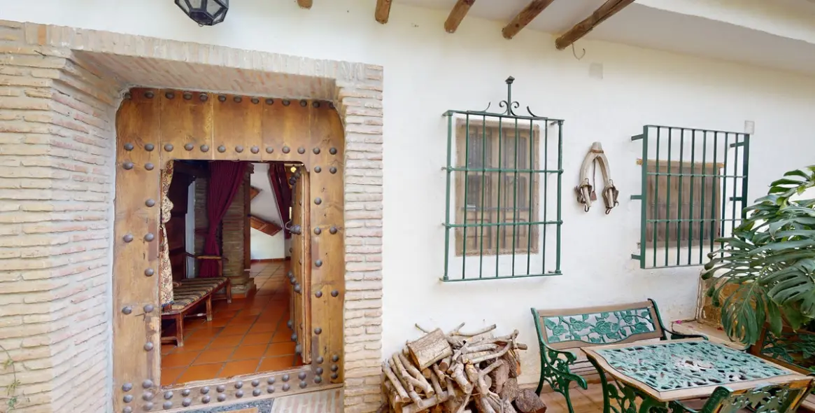 Sale of detached villa in Sayalonga 6