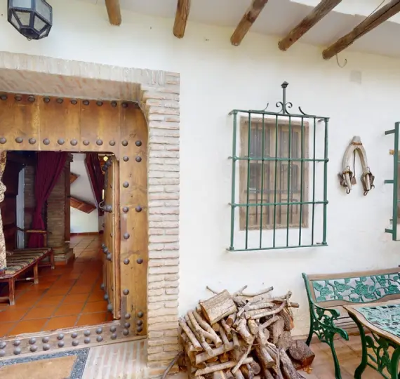 Detached villa R4159363