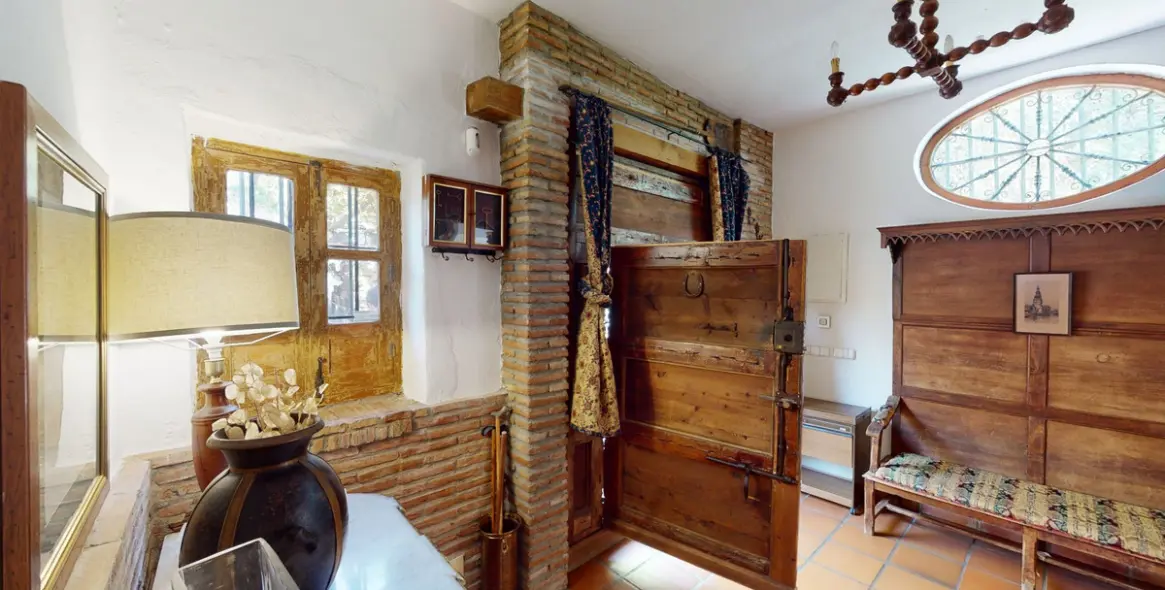 Sale of detached villa in Sayalonga 11