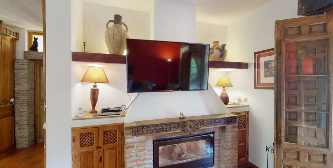 Sale of detached villa in Sayalonga 13