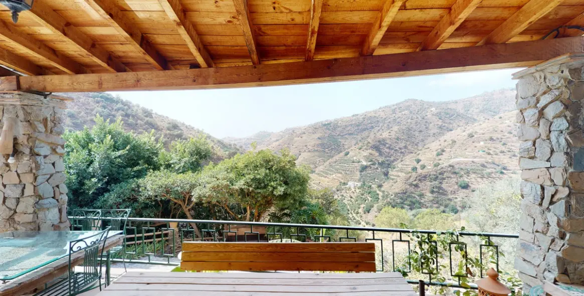 Sale of detached villa in Sayalonga 14