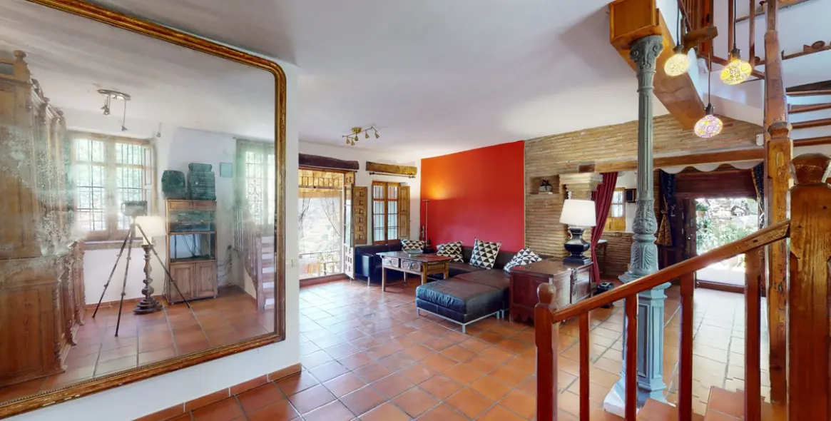 Sale of detached villa in Sayalonga 18