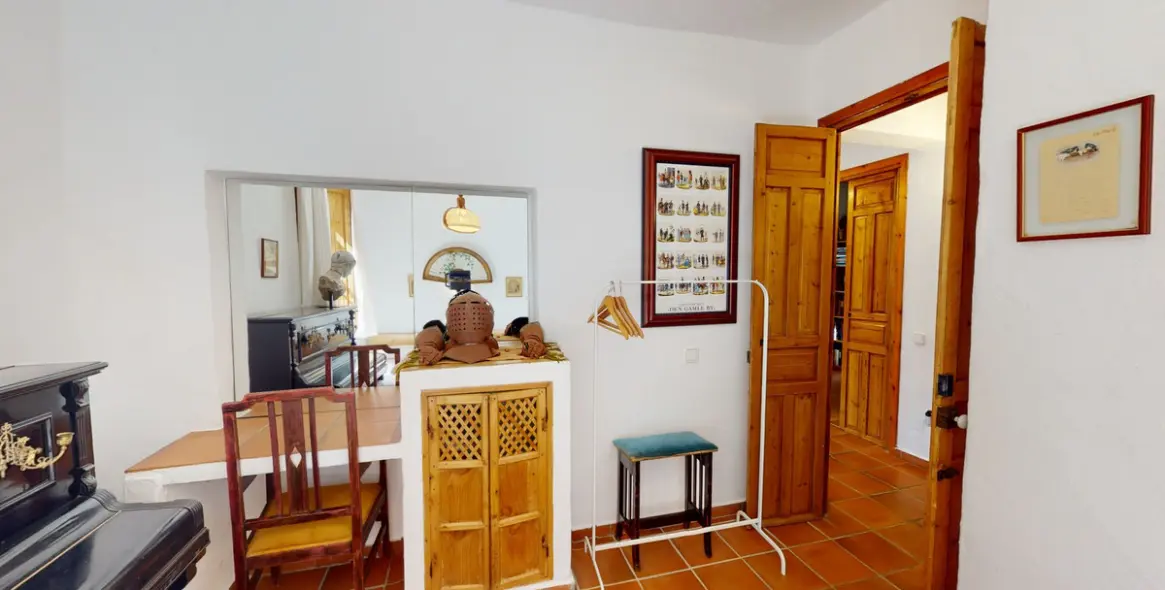 Sale of detached villa in Sayalonga 23