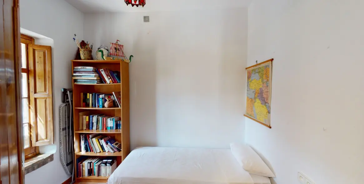 Sale of detached villa in Sayalonga 27