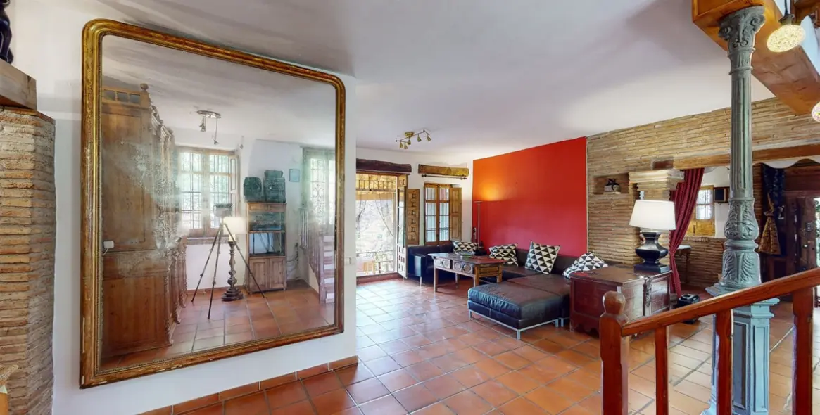 Sale of detached villa in Sayalonga 31