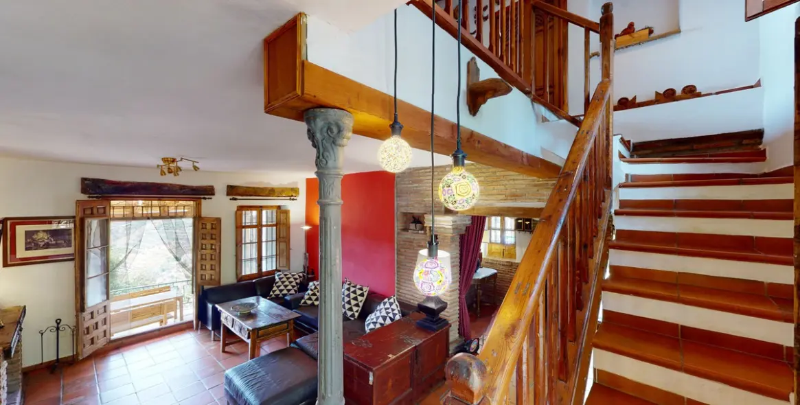 Sale of detached villa in Sayalonga 32