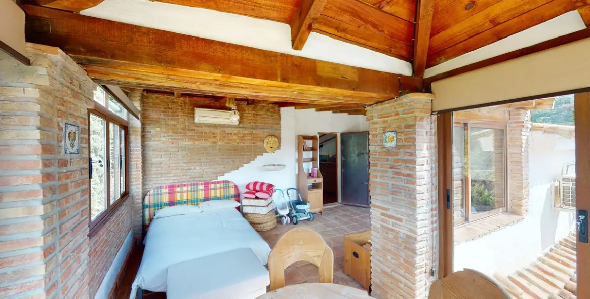 Sale of detached villa in Sayalonga 35