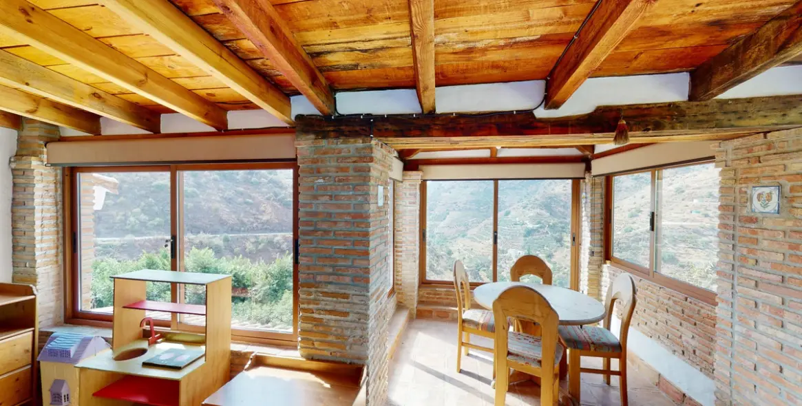 Sale of detached villa in Sayalonga 36