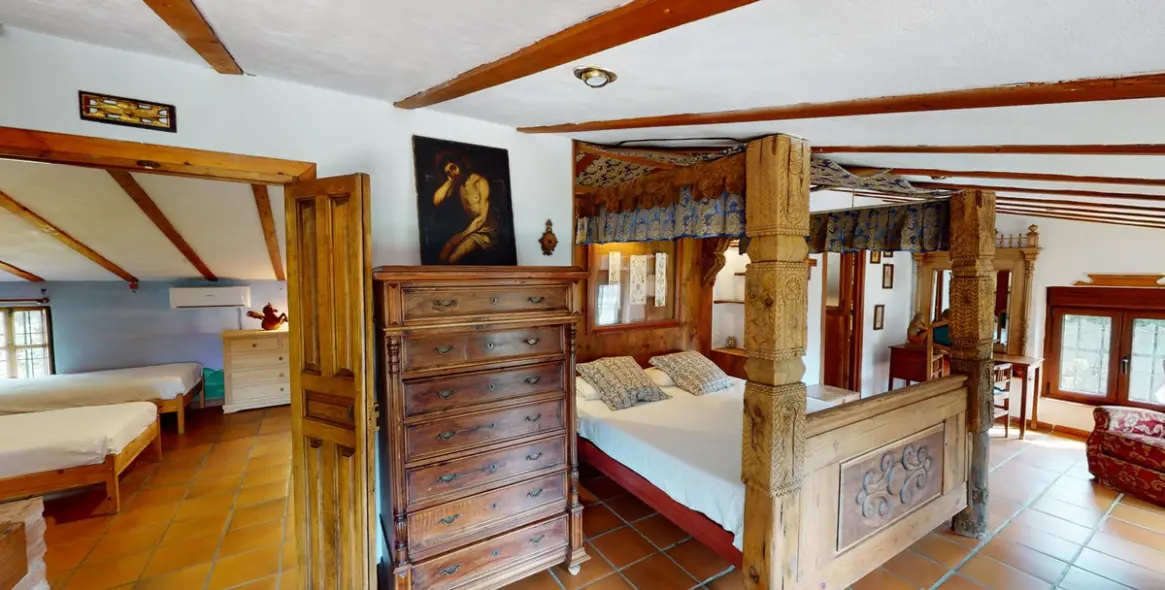 Sale of detached villa in Sayalonga 40