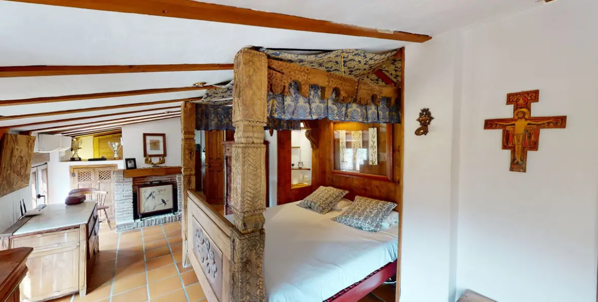 Sale of detached villa in Sayalonga 41