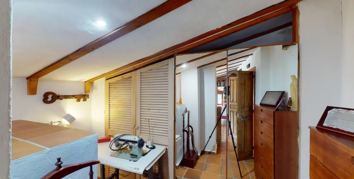 Sale of detached villa in Sayalonga 43