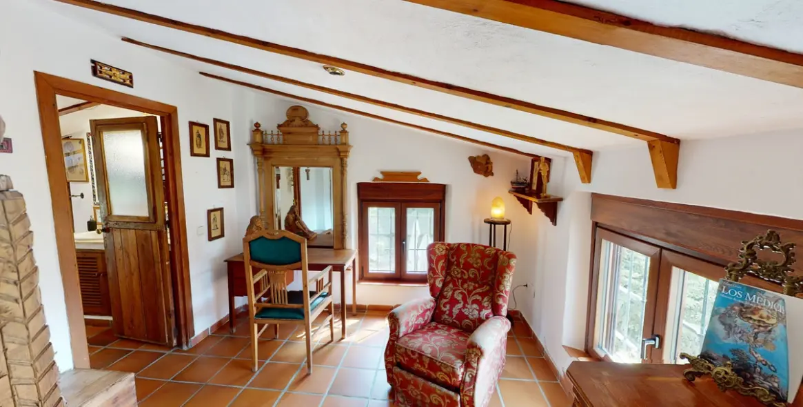 Sale of detached villa in Sayalonga 44