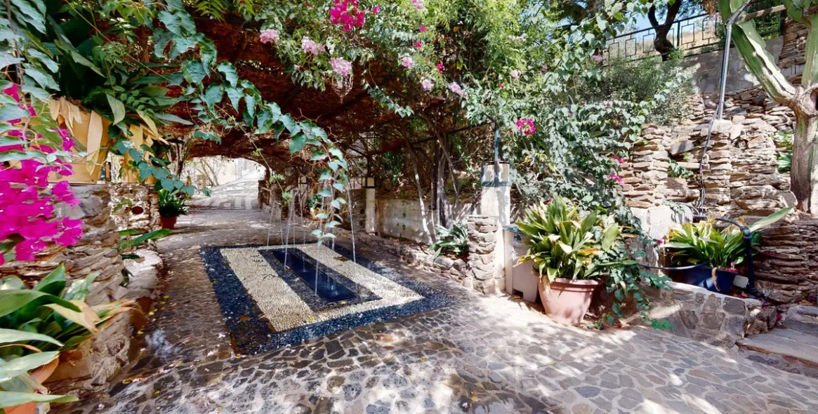 Sale of detached villa in Sayalonga 48