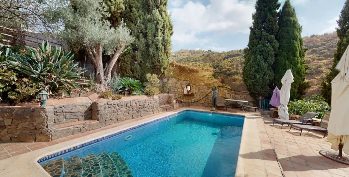 Sale of detached villa in Sayalonga 50