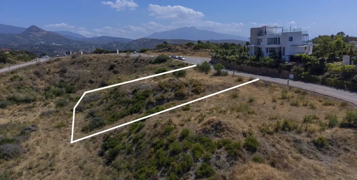 Sale of residential plot in New Golden Mile 2