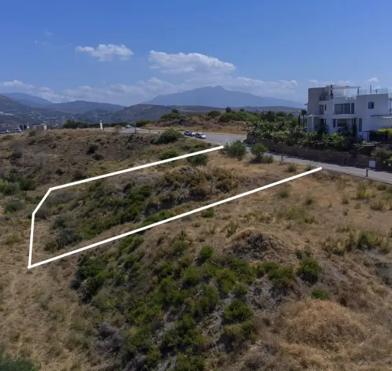 Sale of residential plot in New Golden Mile