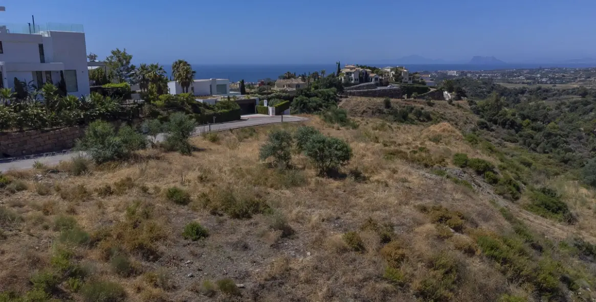 Sale of residential plot in New Golden Mile 3
