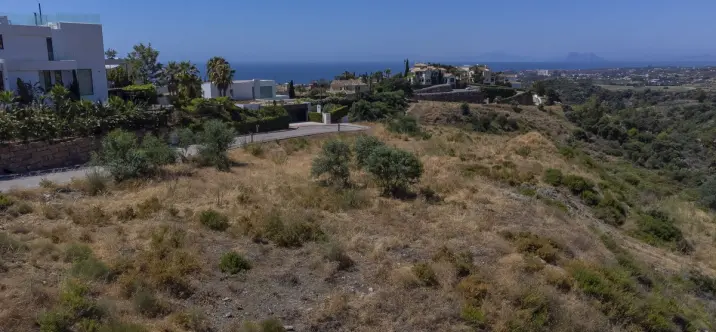 Sale of residential plot in New Golden Mile 2