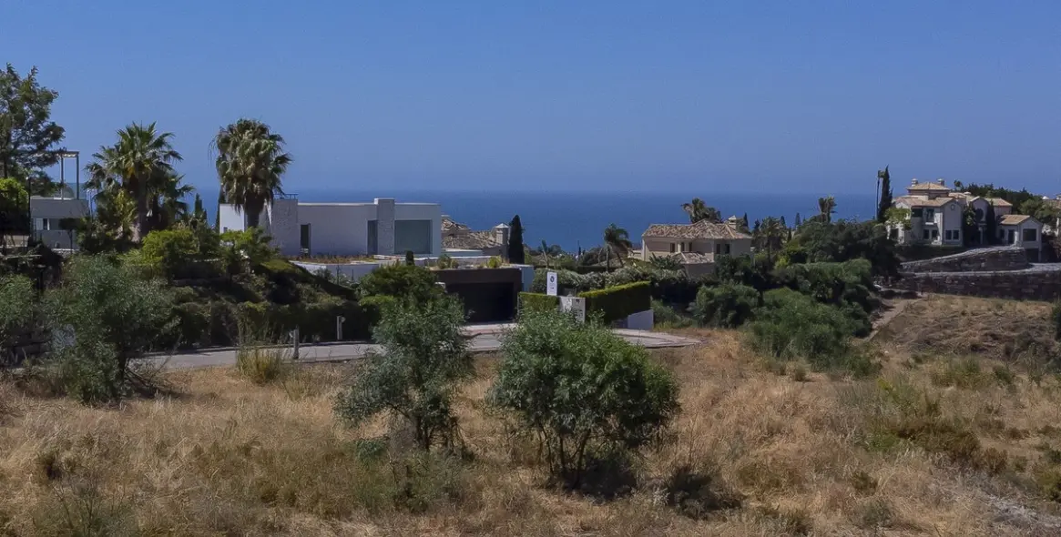 Sale of residential plot in New Golden Mile 4