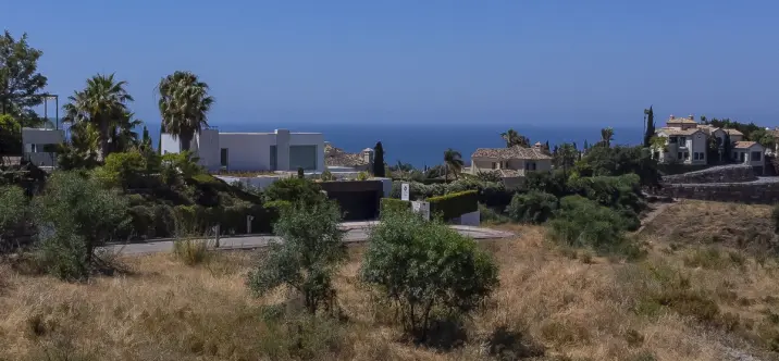 Sale of residential plot in New Golden Mile 3
