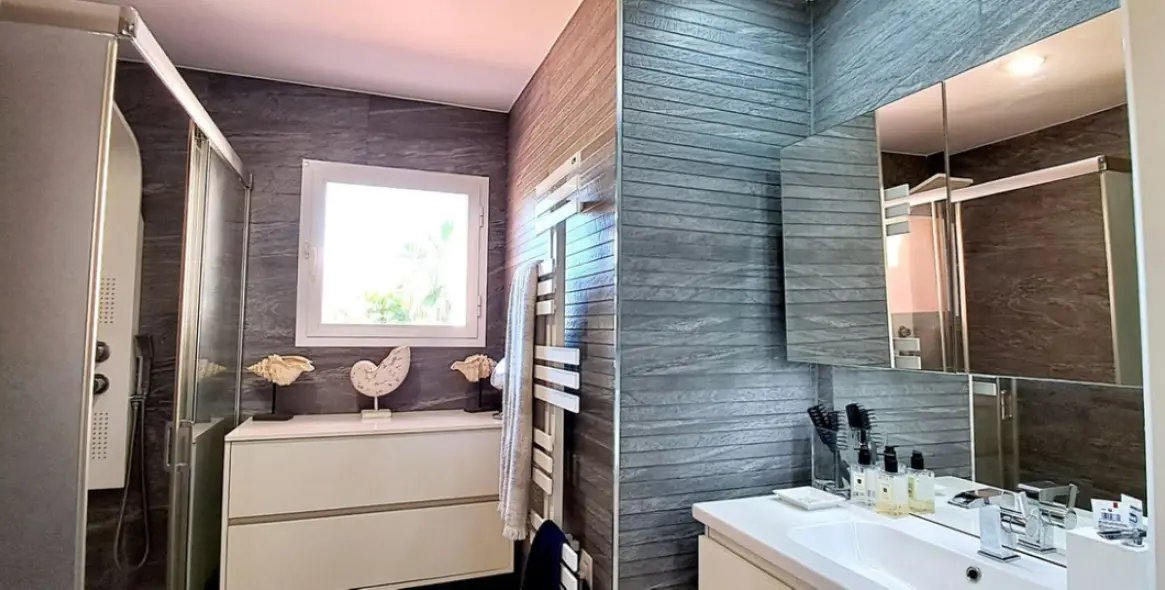 Sale of penthouse duplex in New Golden Mile 4