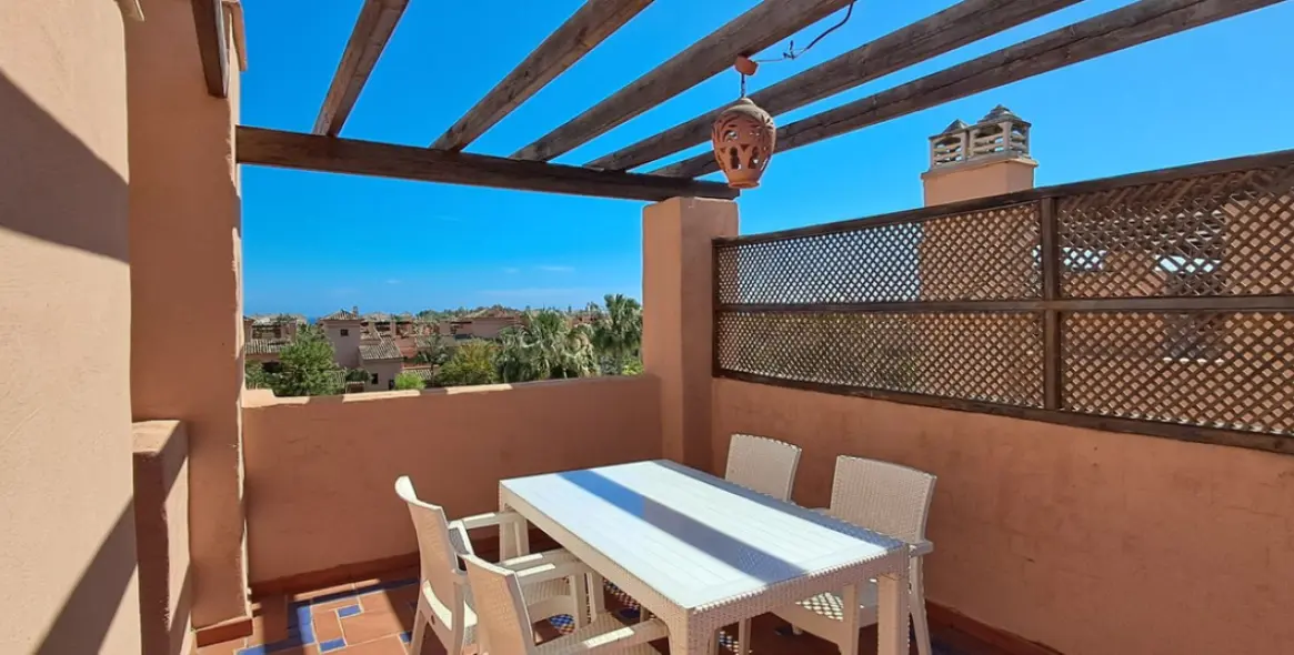 Sale of penthouse duplex in New Golden Mile 5