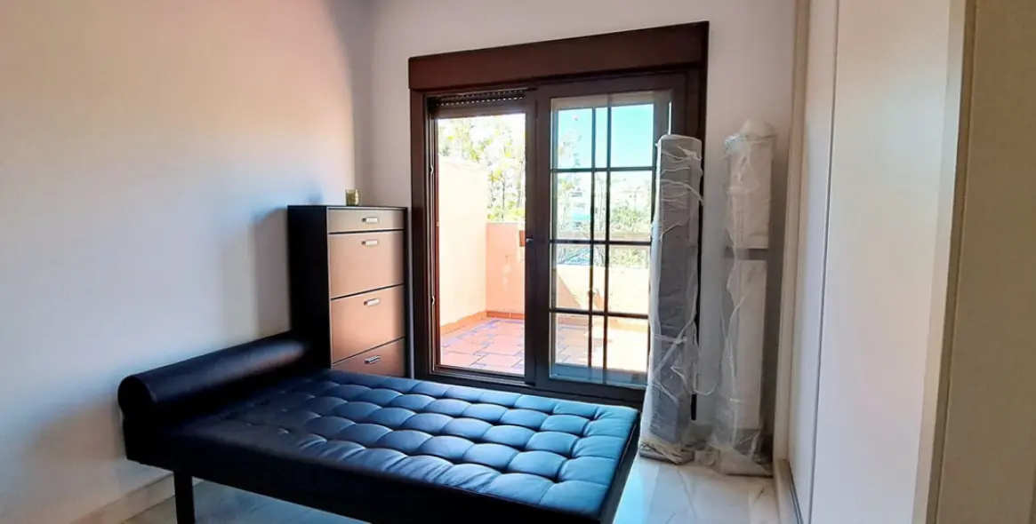 Sale of penthouse duplex in New Golden Mile 11