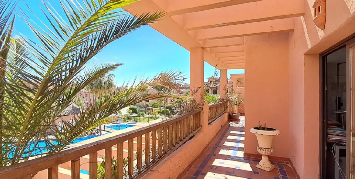 Sale of penthouse duplex in New Golden Mile 13