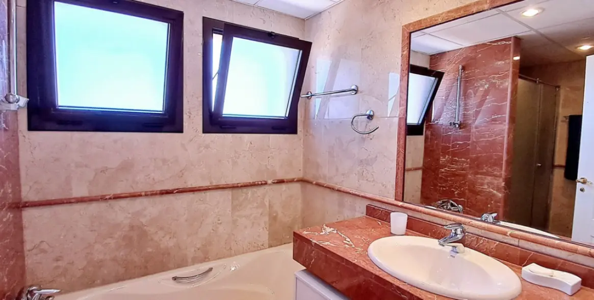 Sale of penthouse duplex in New Golden Mile 16